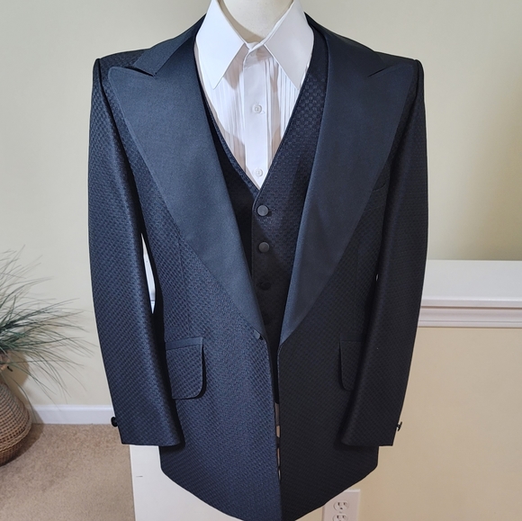 Palm Beach Formal 3pc.Tuxedo - Picture 4 of 16